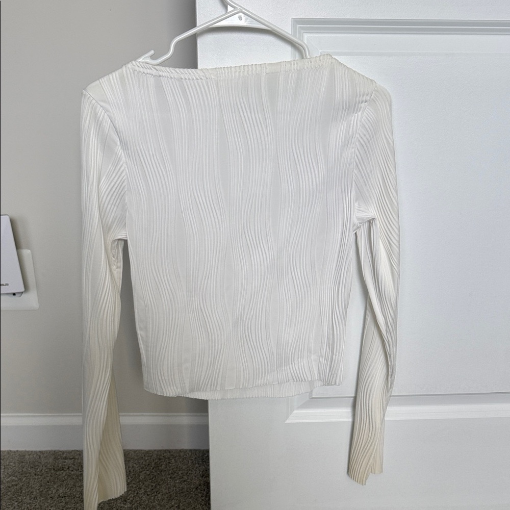 Elegant White Long Sleeve Top - Picture 4 of 5
